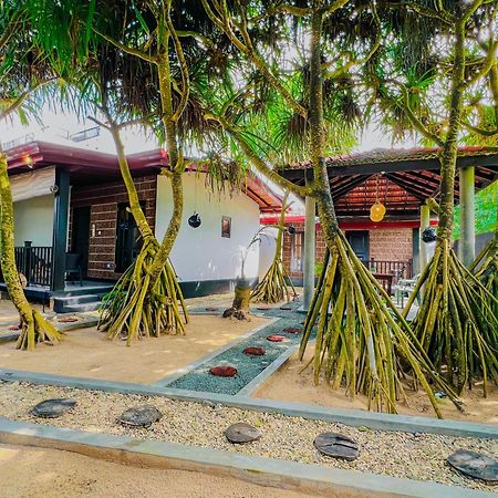 Sea Shell Villa Hikkaduwa 2 Separate Cabanas Ocean Front Villa المظهر الخارجي الصورة
