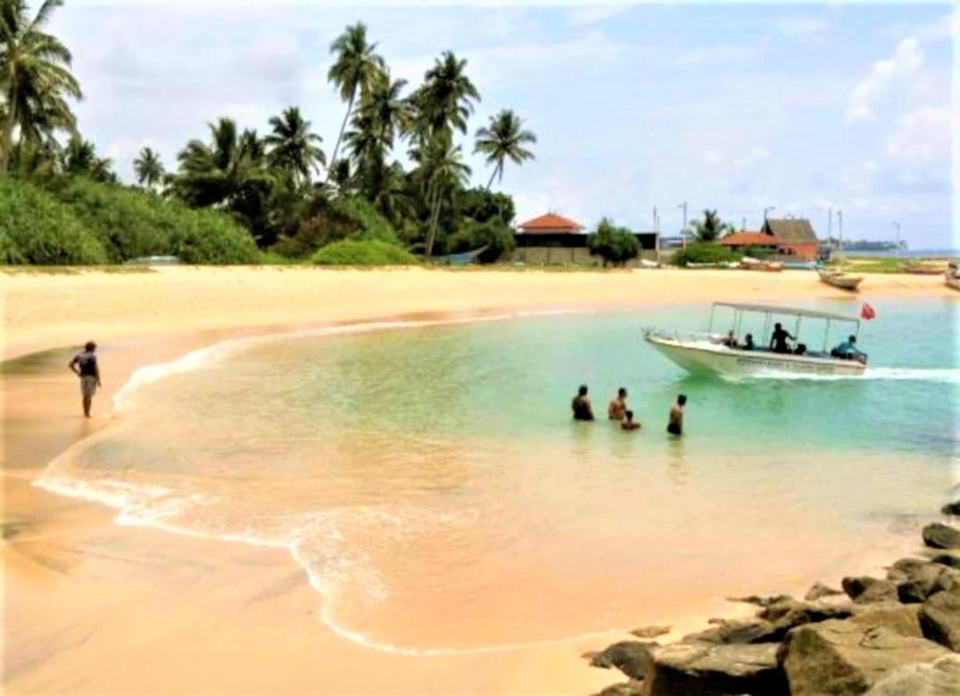 Sea Shell Villa Hikkaduwa 2 Separate Cabanas Ocean Front Villa المظهر الخارجي الصورة