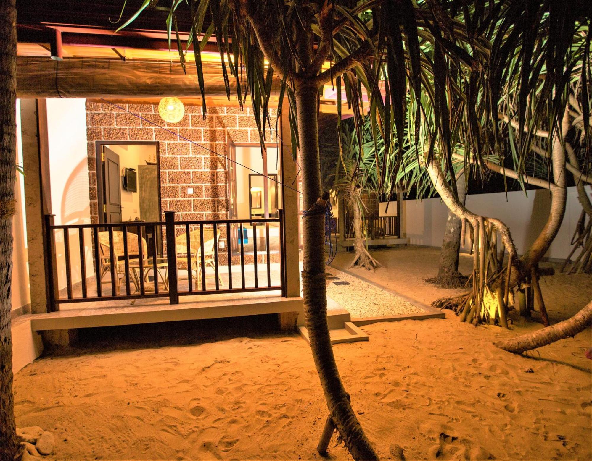 Sea Shell Villa Hikkaduwa 2 Separate Cabanas Ocean Front Villa المظهر الخارجي الصورة