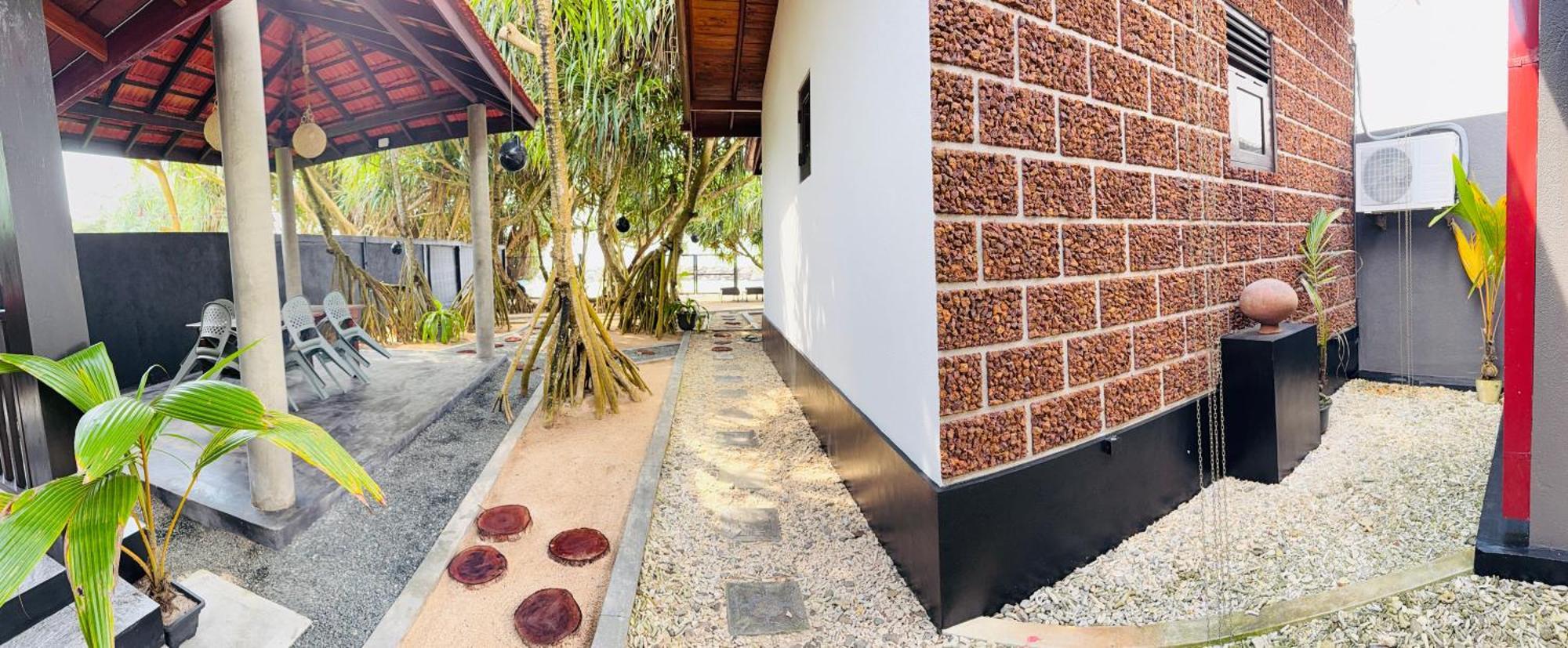 Sea Shell Villa Hikkaduwa 2 Separate Cabanas Ocean Front Villa المظهر الخارجي الصورة