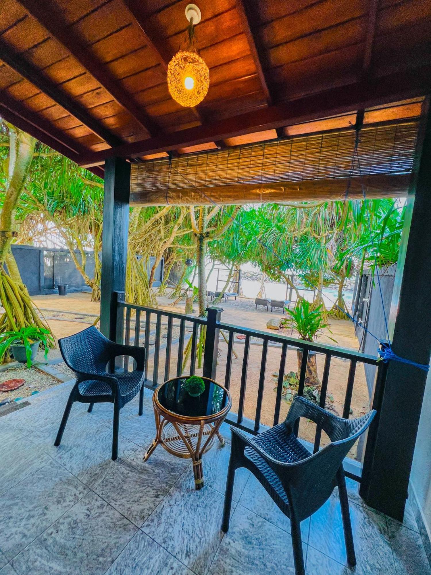 Sea Shell Villa Hikkaduwa 2 Separate Cabanas Ocean Front Villa المظهر الخارجي الصورة