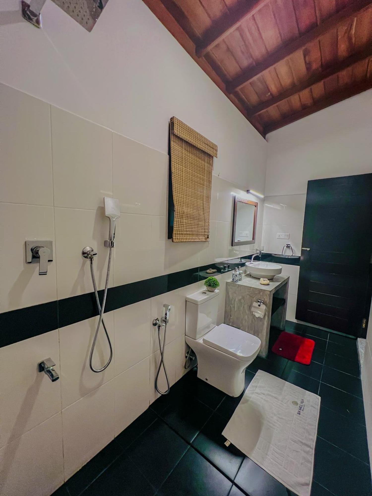 Sea Shell Villa Hikkaduwa 2 Separate Cabanas Ocean Front Villa المظهر الخارجي الصورة